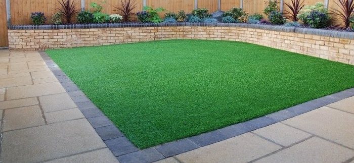 5 Reasons to Buy Artificial Grass for your Garden in Winter